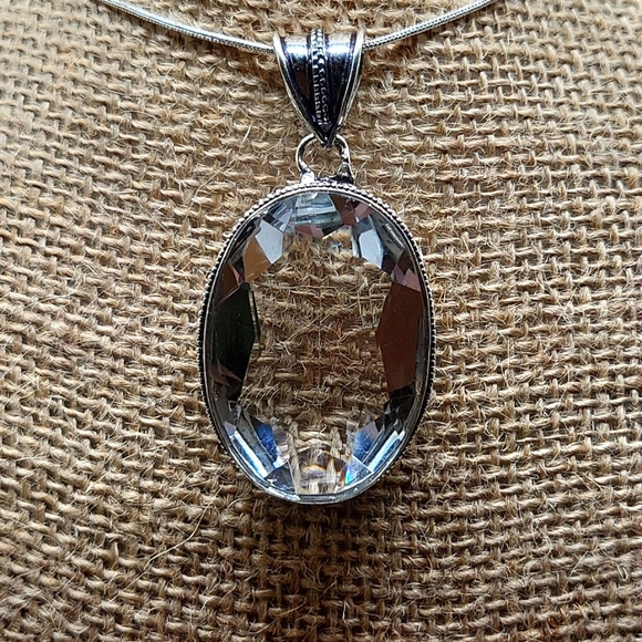 Faceted White Topaz Pendant - Antique Setting - Picture 1 of 7